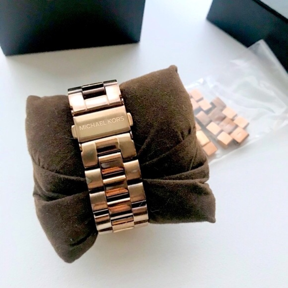 Michael Kors Rose Gold Watch - Picture 3 of 3